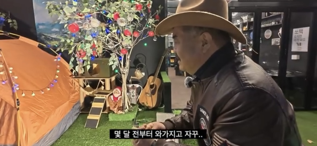 길고양이가 자꾸 찾아와서 곤란하다는 사장님.jpg | 인스티즈