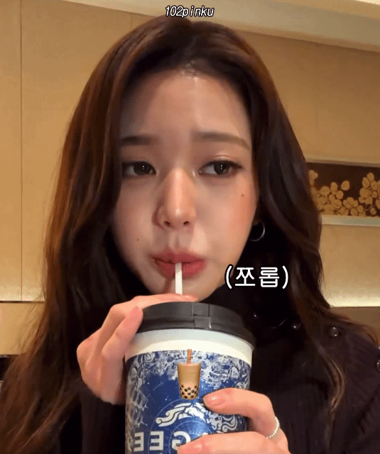 라방하다가 맛있는 밀크티를 발견해서 갑자기 방종했다가 다시 킨 장원영 | 인스티즈