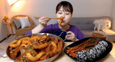 흔한 먹방 유튜버의 댕댕이 jpg | 인스티즈