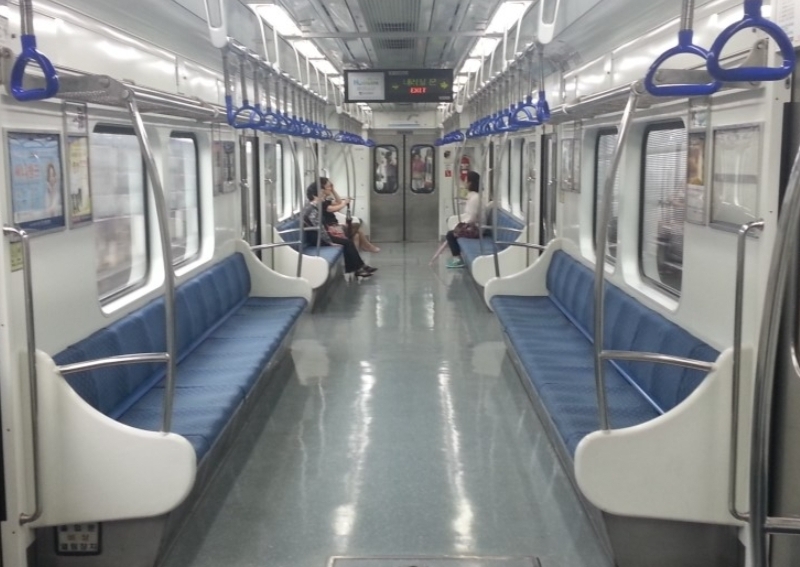 지하철 출근길 앉아가기 vs 퇴근길 앉아가기 | 인스티즈