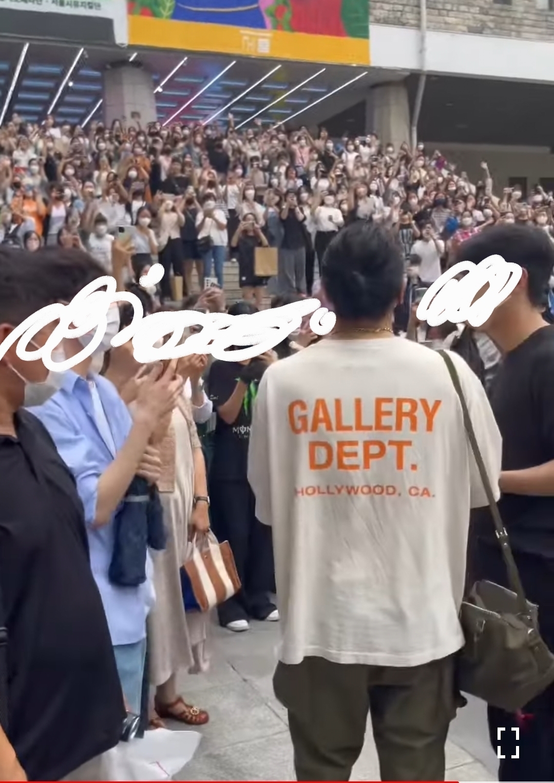 신비주의 유지하는데 여전히 인기 탑이라 신기한 연예인 | 인스티즈