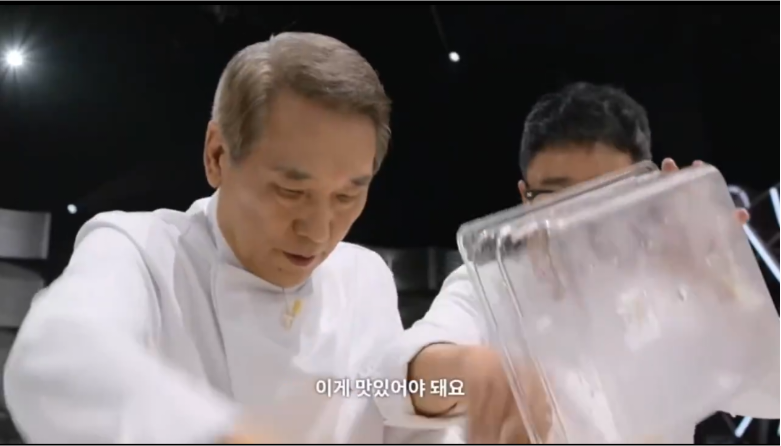 후덕죽선생님 6.25도 겪으신 연세라고..? 근데 임성근덜할아버지가 후선생님 칼 뺏어쓰고 참외김치하게햇다고 이겋도정말웃김 | 인스티즈