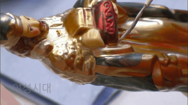 크리스마스 트리의 오너먼트는 어떻게 만들어질까?...gif | 인스티즈