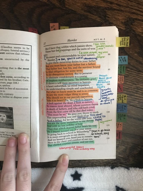 가을엔 따뜻한 라떼 한 잔과 함께 책을 읽어볼까요 ☕️📖 | 인스티즈