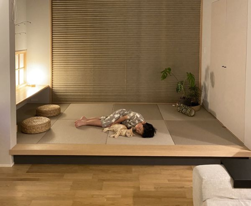 집평수 넓으면 만들어두고 싶은 거실이나 방에 한단 높은 작은 휴식공간 만들기 | 인스티즈