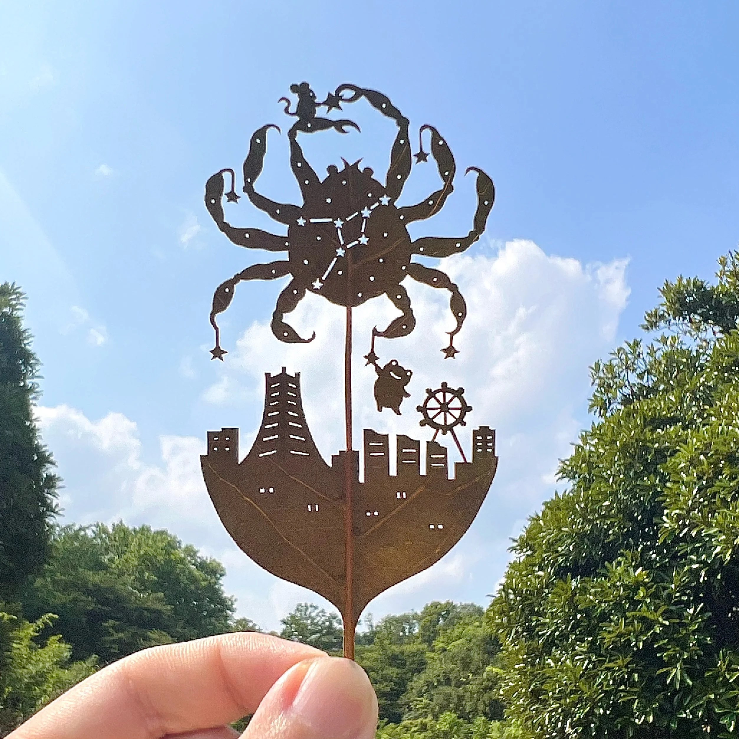 ADHD를 가진 작가가 만든 나뭇잎 아트 작품 | 인스티즈