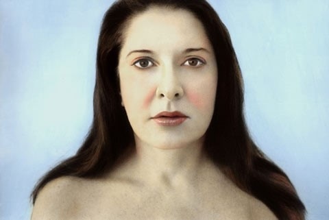 행위예술 중에 22년 전 헤어진 남자친구가 백발이 되어 나타났다 | 인스티즈