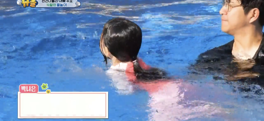 [슈돌] 물에 빠지고 시안이 형한테 안아달라하는 건후 (feat.동생이 어려운 막내시안) | 인스티즈