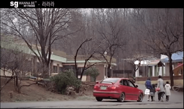 곡은 신나지만 뮤비는 공포 그 자체 | 인스티즈