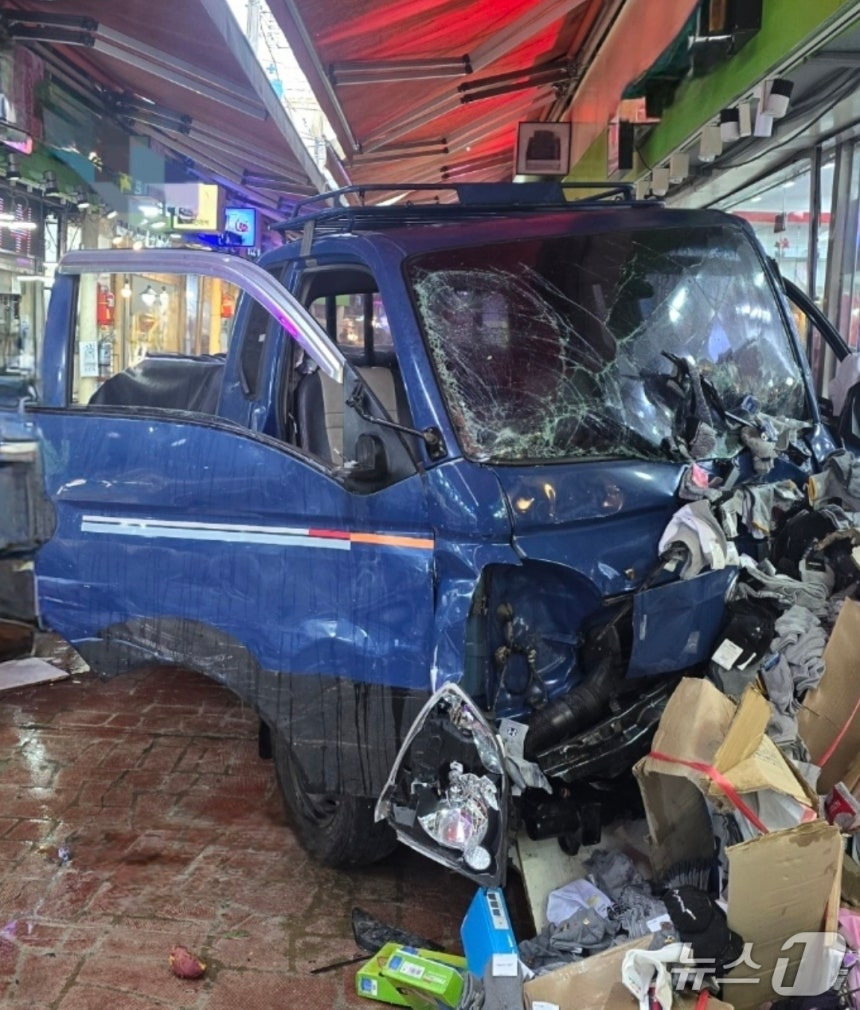 부천 제일시장에 화물차 돌진…심정지 3명 등 21명 중경상(상보) | 인스티즈
