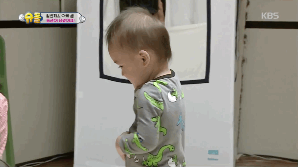 [슈돌] 아기 미꼬가 너무 귀여워 몸 둘 바를 모르는 15개월 벤틀리 | 인스티즈