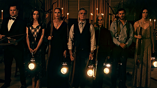 사업으로 부자가 된 집안의 아들이랑 결혼 하기로 했는데 결혼식날 남편 가족이 날 이상하게 쳐다봐...gif | 인스티즈