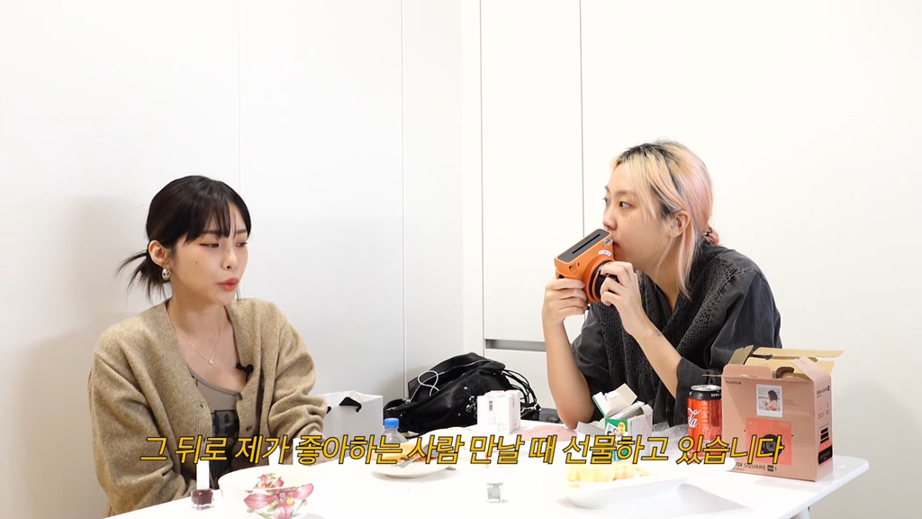 최근 스탭 폰에 있는 앨범을 보다가 충격받았다는 헤이즈 | 인스티즈