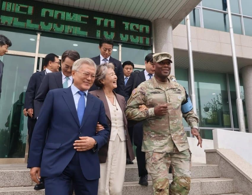 문재인, 9·19 공동선언 7주년 JSA 방문…도보다리도 둘러봐 | 인스티즈