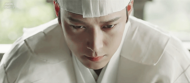 사제복 입은 강동원 vs 한복 입은 강동원 | 인스티즈