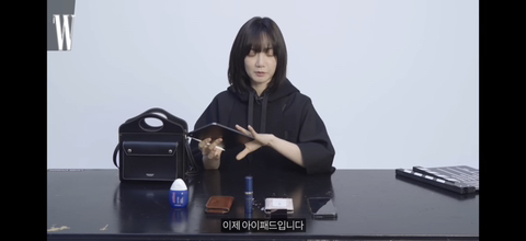 물건을 진짜 오래, 심플하게 쓰는 배두나 왓츠인마이백.jpg | 인스티즈