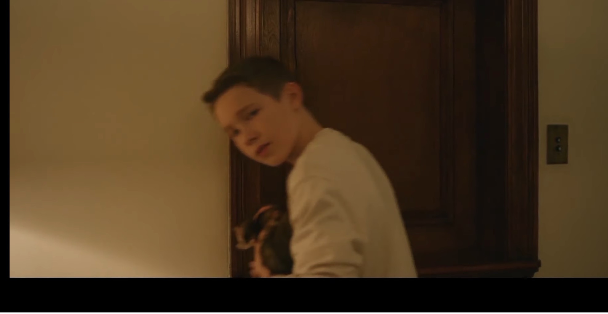 꿈에 그리던 대저택으로 영끌해서 이사왔는데, 일명 '감시자'로부터 지켜보고 있다는 불길한 편지가 계속 와요... | 인스티즈