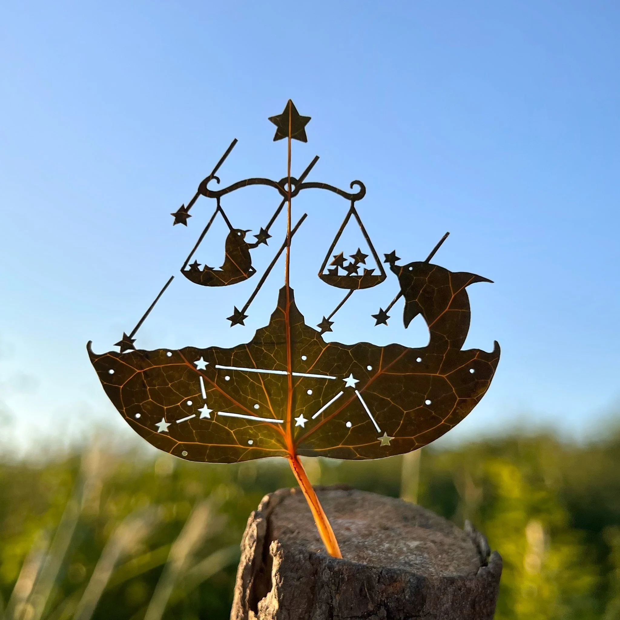 ADHD를 가진 작가가 만든 나뭇잎 아트 작품 | 인스티즈