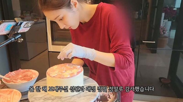 크리스마스 베이킹 영상 올린 금손 세경씨.jpg | 인스티즈