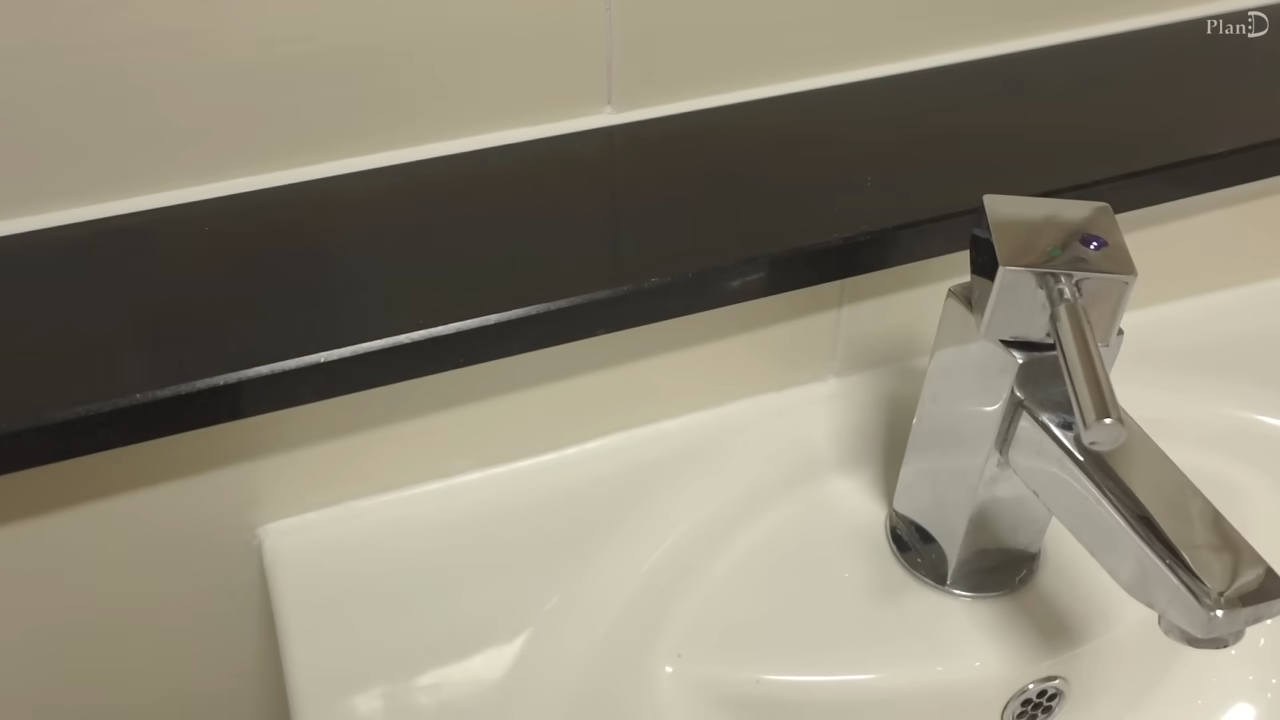 야무지다는 반응 많은 어떤 브이로거의 화장실 셀프 보수 (스압주의) | 인스티즈