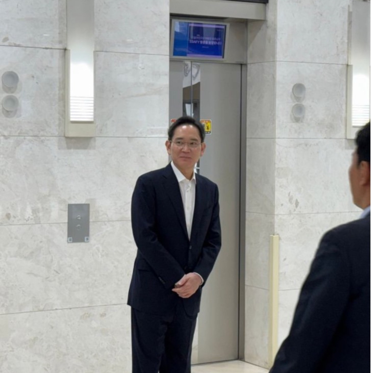 이재용 오늘 한덕수 만날때랑 열흘전 재명이 만날때 표정차이봐 | 인스티즈