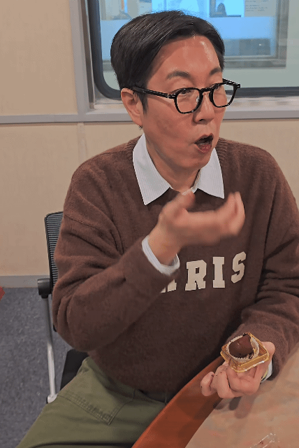 두쫀쿠 식감에 충격먹은 김영철 | 인스티즈