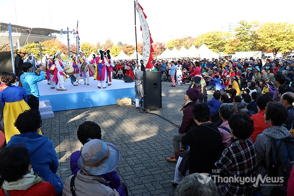 "나이 먹어서 그런가 무근본 지역 축제가 점점 흥미롭게 느껴짐" | 인스티즈