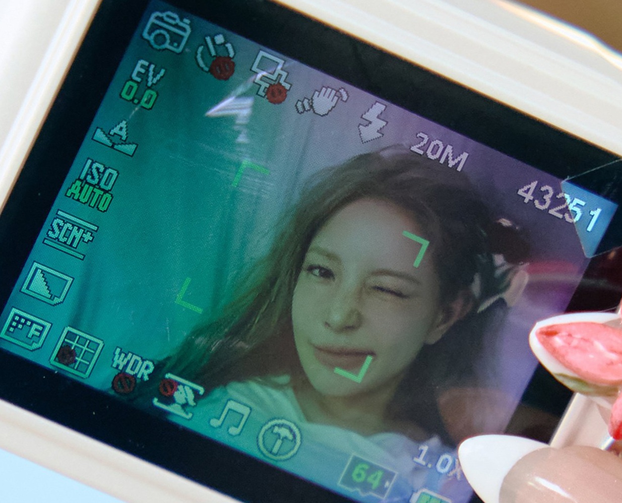 스엠이 니들 취향 몰라서 다 시도해봤어 라고 말하는거 같은 보아 정규 11집 컨셉.jpgif | 인스티즈