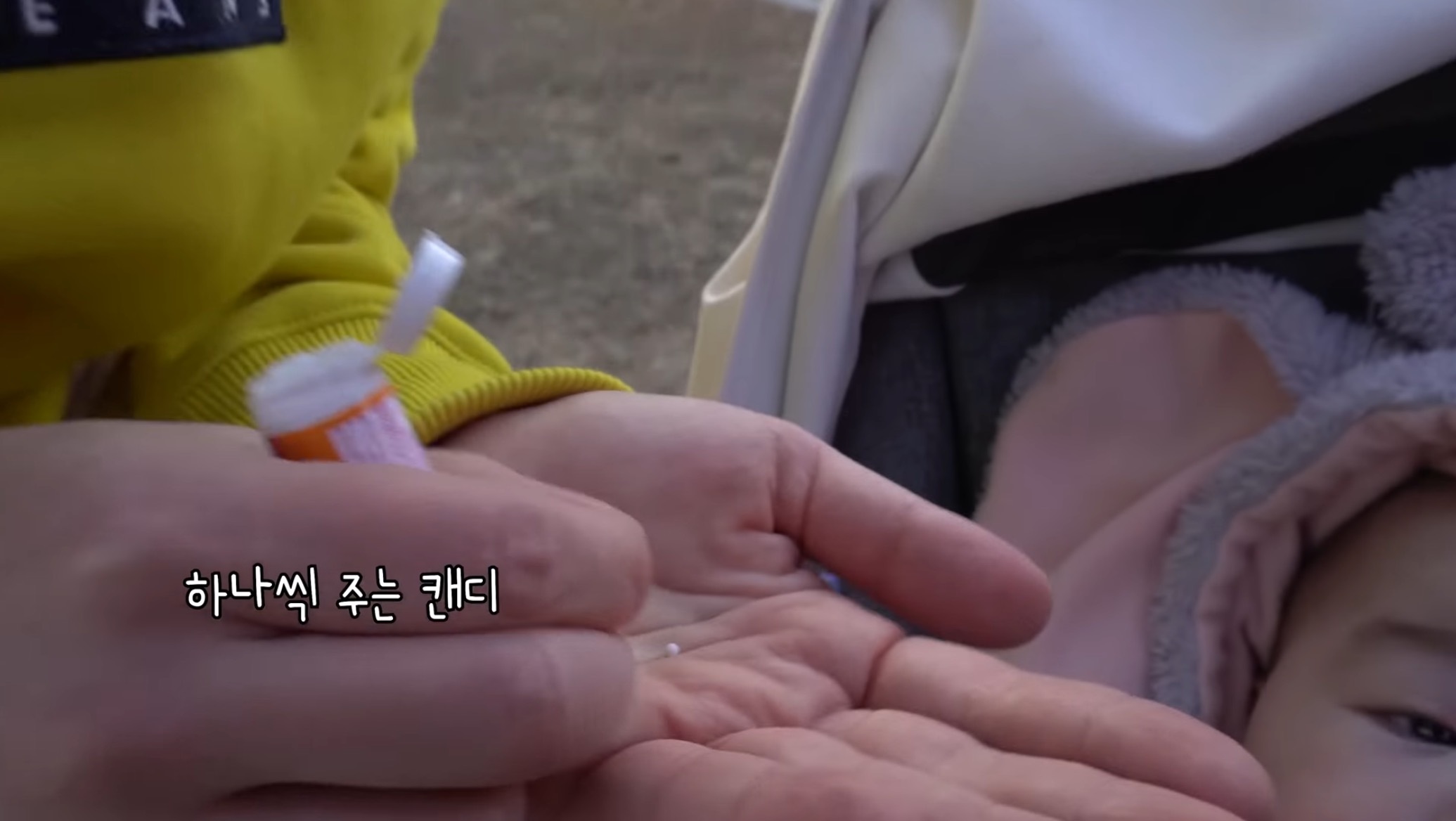 아기들 이 날때 먹는 사탕 | 인스티즈