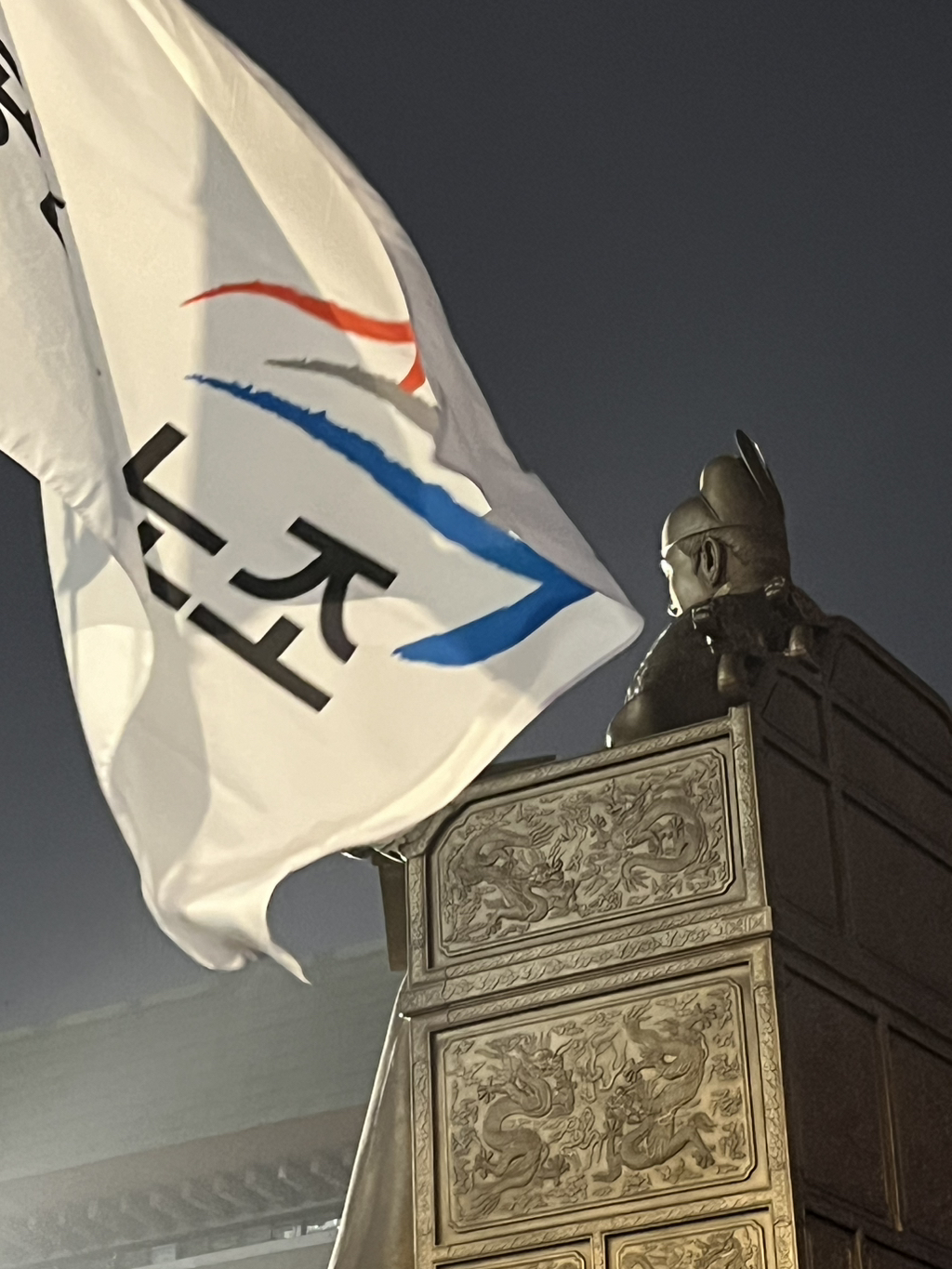 오늘자 광화문 집회에 등장한 이순신과 세종대왕 | 인스티즈