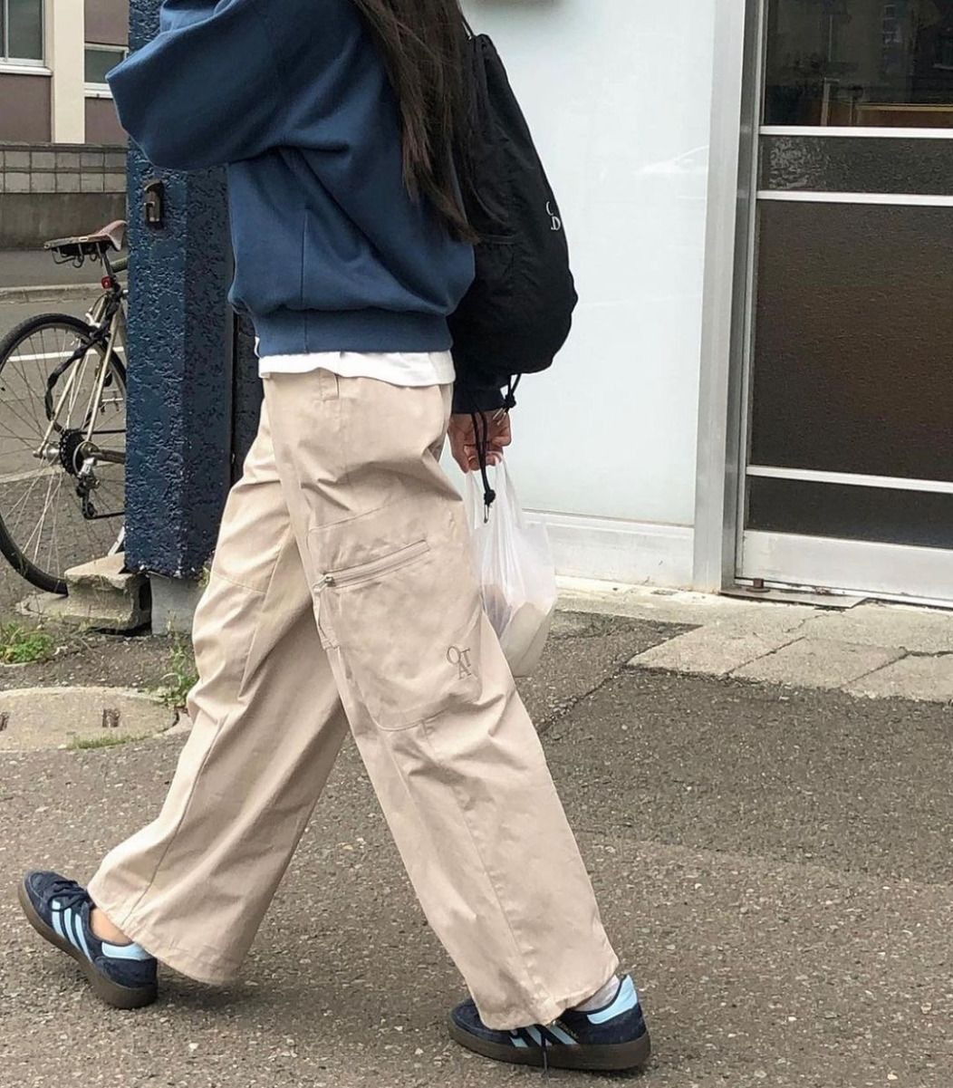 편안한 상의 + 와이드팬츠 + 투박한 신발 = 여자의 가을🍁 | 인스티즈