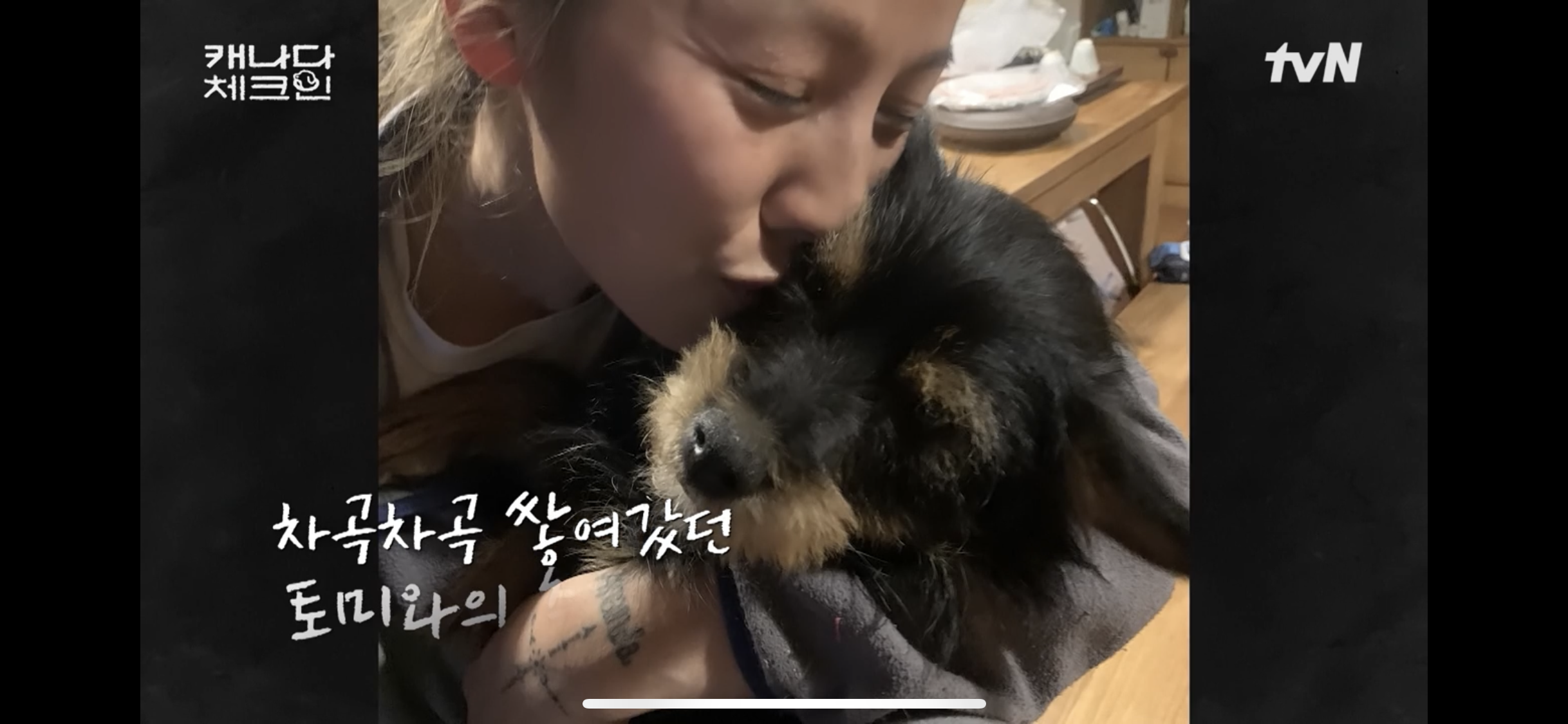 초조하게 누군가를 기다리는 이효리 | 인스티즈