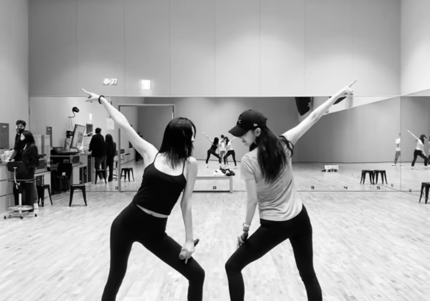 마스크걸 모미&춘애 토요일밤에 안무 연습 영상 | 인스티즈