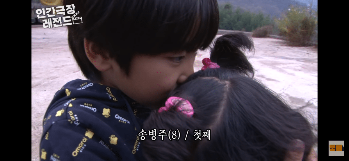 막내동생 업어주다가 할머니한테 혼나는 오빠 | 인스티즈