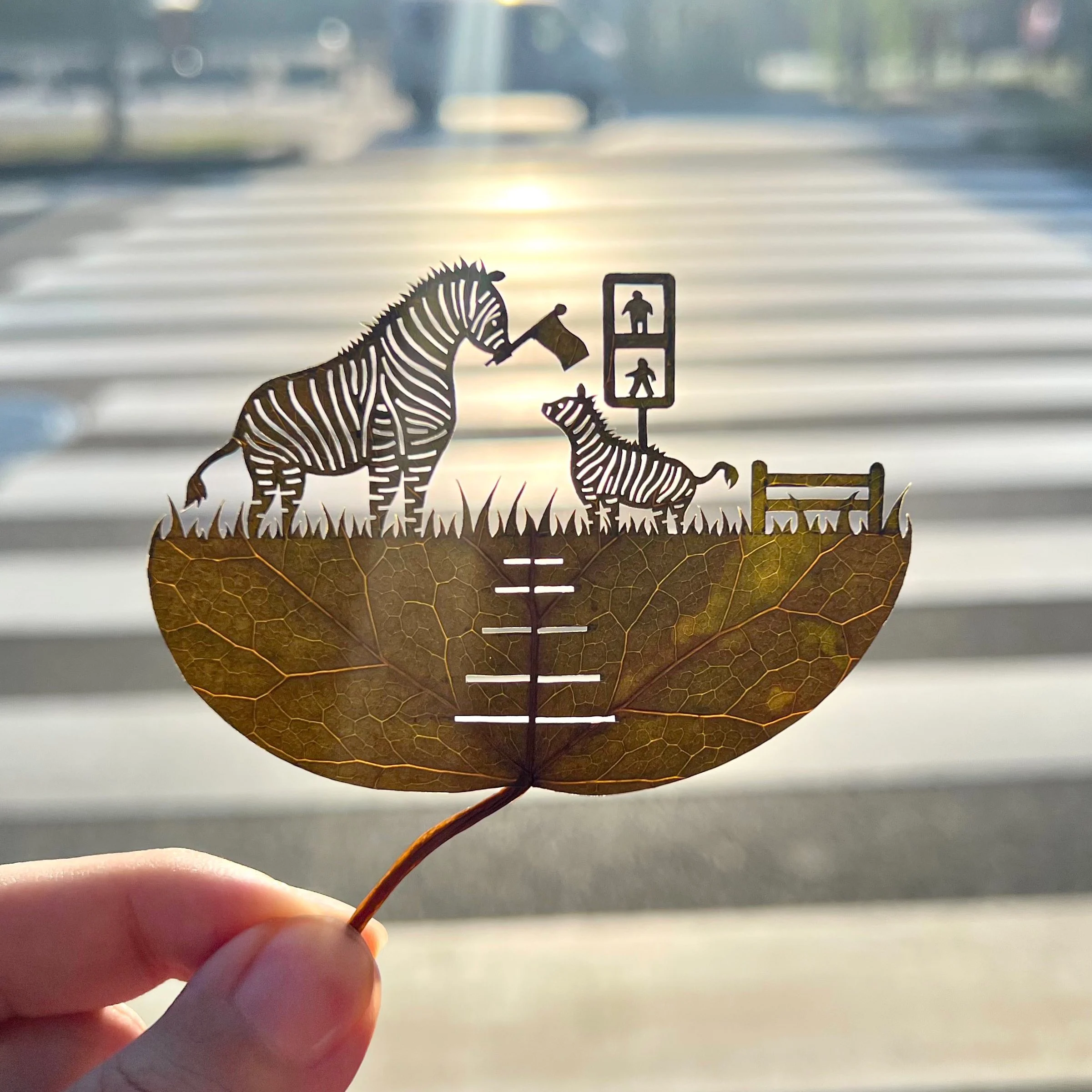 ADHD를 가진 작가가 만든 나뭇잎 아트 작품 | 인스티즈