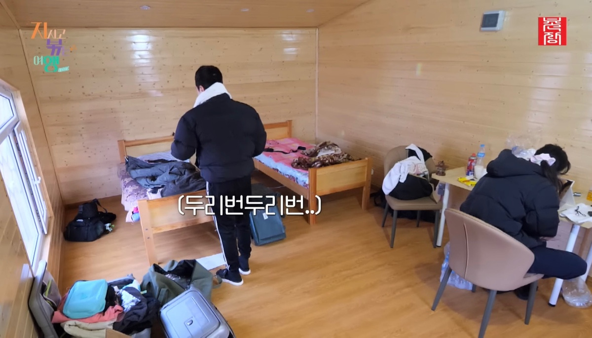 실내에서 바닥에 물뿌리며 씻어 이해안된다는 나는솔로 남자 출연자 | 인스티즈