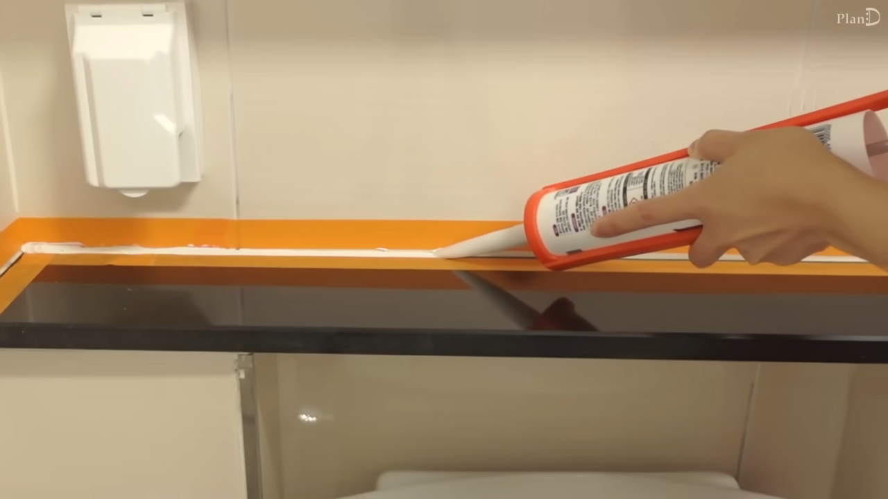 야무지다는 반응 많은 어떤 브이로거의 화장실 셀프 보수 (스압주의) | 인스티즈