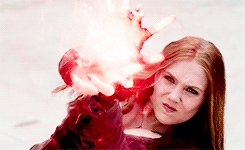 [마블] 완다 (스칼렛위치) 엘리자베스 올슨의 맛깔나는 손 연기.gif | 인스티즈
