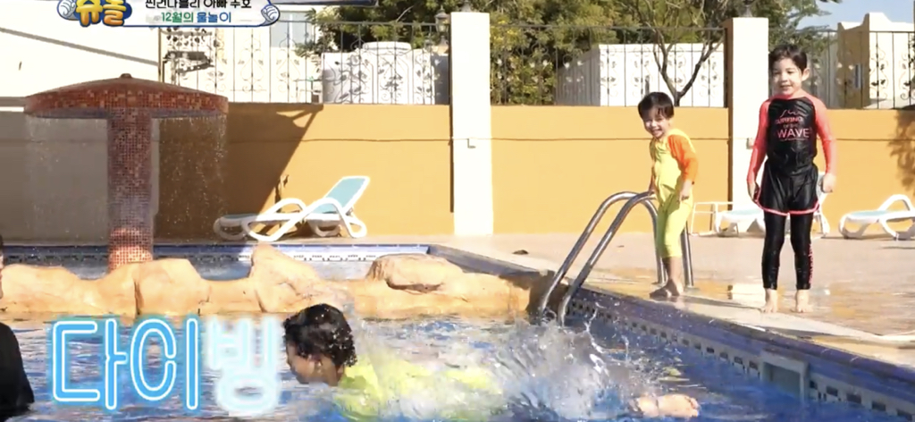 [슈돌] 물에 빠지고 시안이 형한테 안아달라하는 건후 (feat.동생이 어려운 막내시안) | 인스티즈