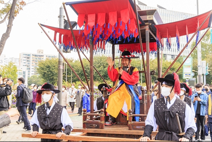 "나이 먹어서 그런가 무근본 지역 축제가 점점 흥미롭게 느껴짐" | 인스티즈