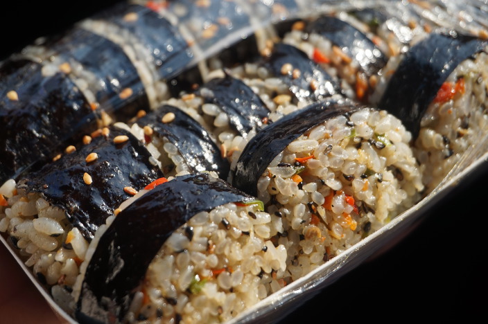 진주에서만 볼 수 있다는 김밥.jpg | 인스티즈
