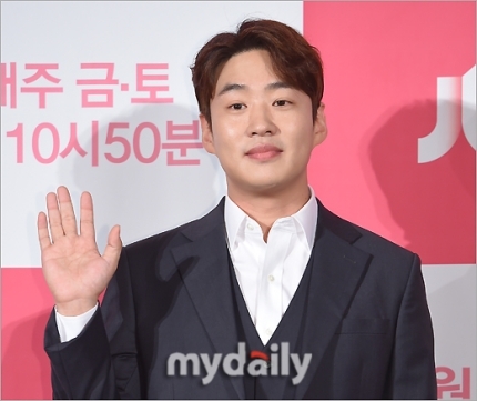 [단독] 인기 웹소설 재혼황후 남자주인공, 안재홍 물망, 완벽한 후회남 연기 선보일 예정 | 인스티즈