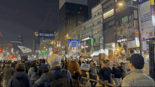 1호차 행진 끝나갈 때 막호차 사람들이 출발했던 🇰🇷윤석열 탄핵 찬성집회 행진(3/22) | 인스티즈