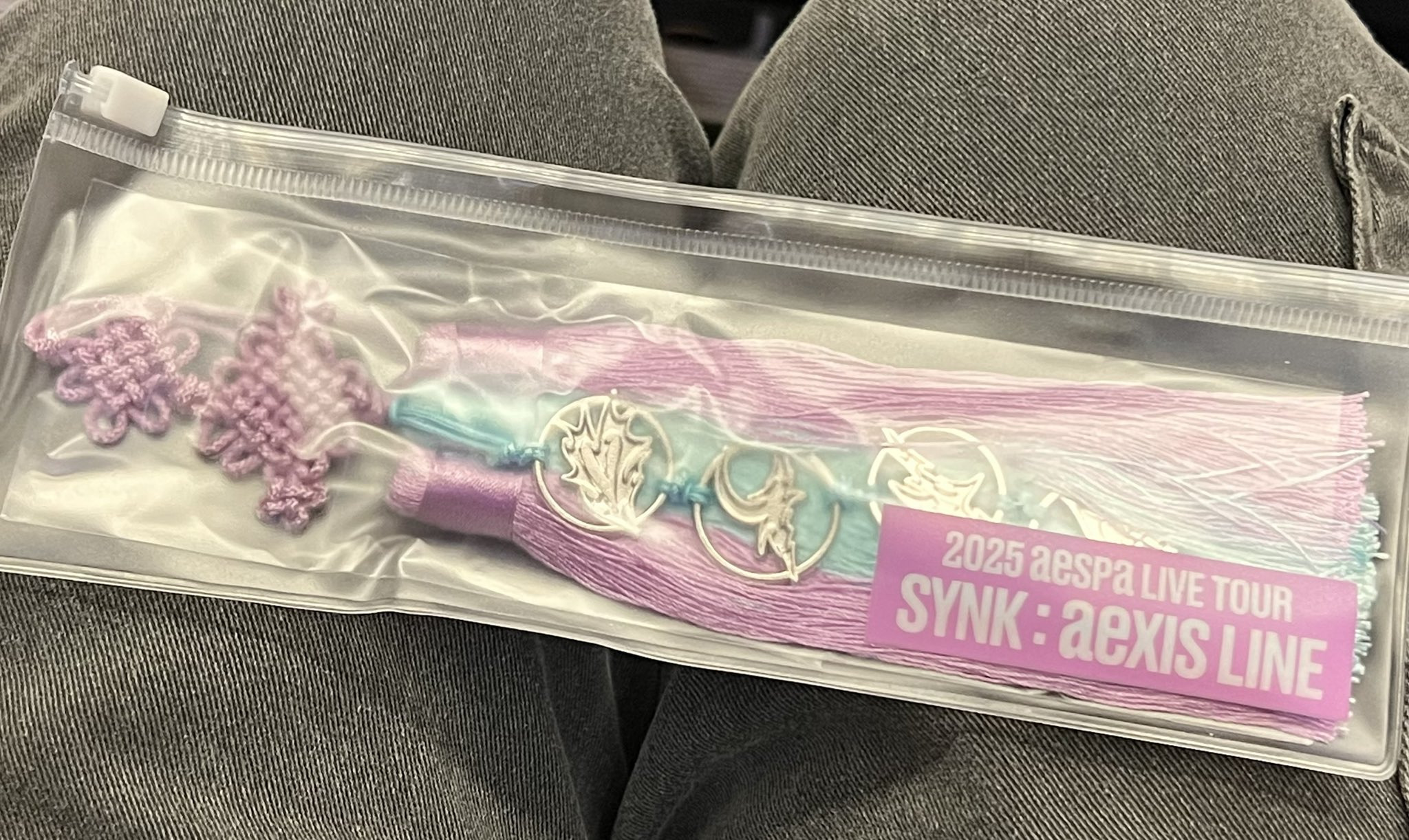 오늘자 에스파 콘서트 사운드 체크 선물.jpg | 인스티즈