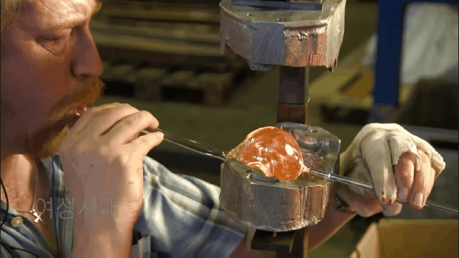 크리스마스 트리의 오너먼트는 어떻게 만들어질까?...gif | 인스티즈