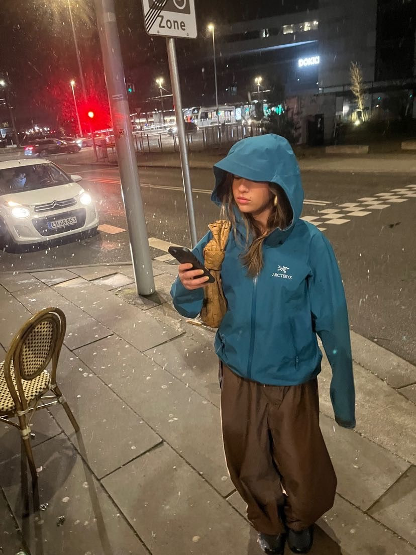 편안한 상의 + 와이드팬츠 + 투박한 신발 = 여자의 가을🍁 | 인스티즈