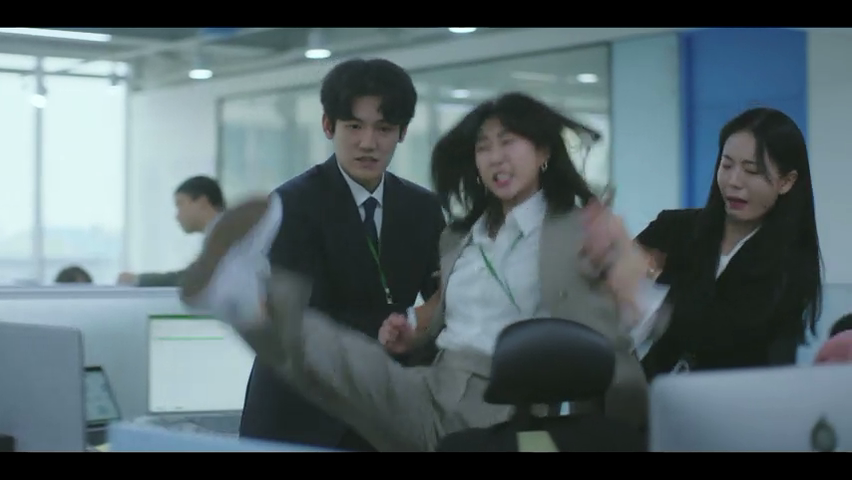 홧김에 회사를 그만두고 프리랜서로 일하게 됐는데요.. 남자 둘이랑 엮이게 생겼어요.. | 인스티즈