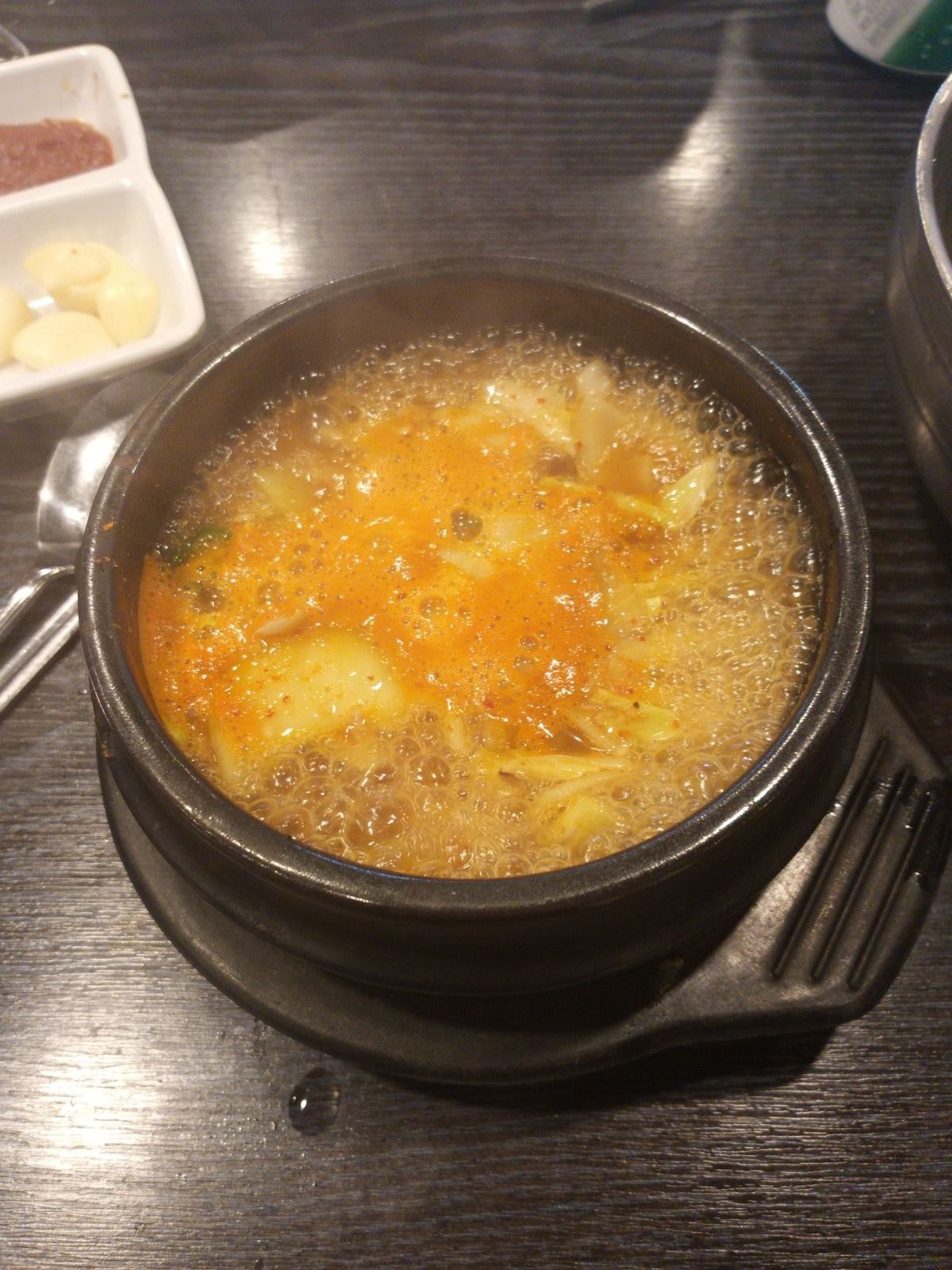 콘치즈 안주는 횟집 vs 된장찌개 안주는 고깃집 | 인스티즈
