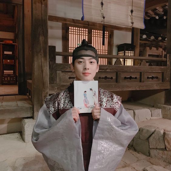 왕자한복 이미지