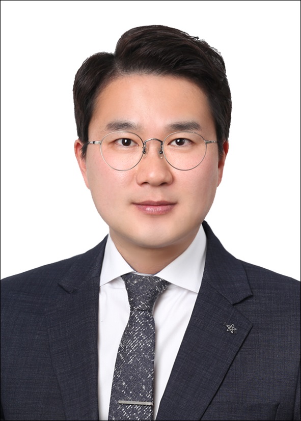 주점서 여성 추행한 뒤 "종업원인 줄” 홍원표 예산군의원 징계 절차 | 인스티즈